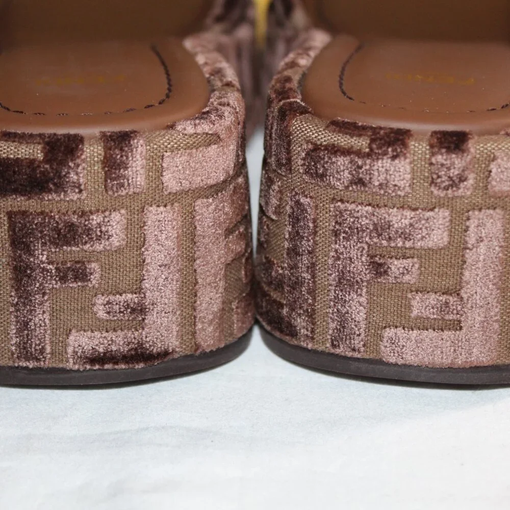 NWB FENDI Slide Tess FF Logo Velvet Platform Sandals Slides Brown 38.5